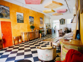 Hotels in Mimet